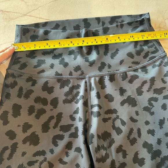 Allfenix Anthropologie Grey / Black Leo Leopard Leggings Women’s size Medium​​ - Picture 9 of 15